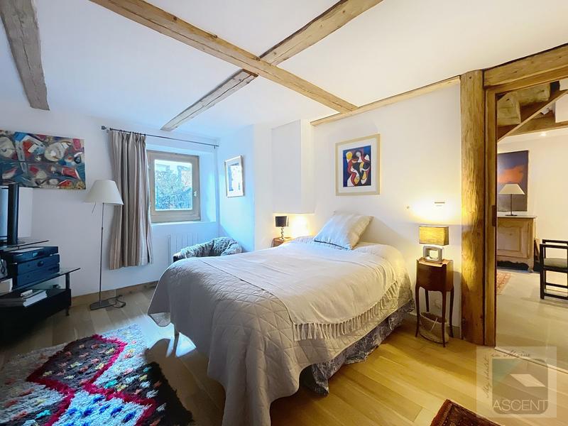 Maison - 246 m² - 6 pièces