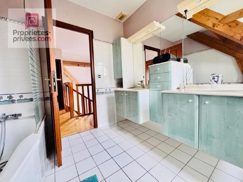 Maison - 220 m² - 8 pièces