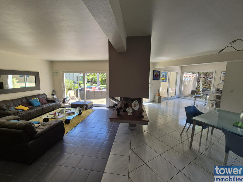 Maison - 210 m² - 8 pièces