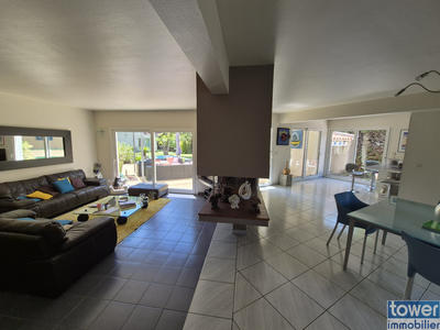 Maison - 210 m² - 8 pièces