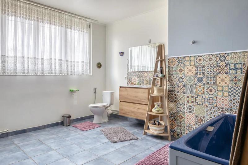 Maison - 225 m² - 10 pièces