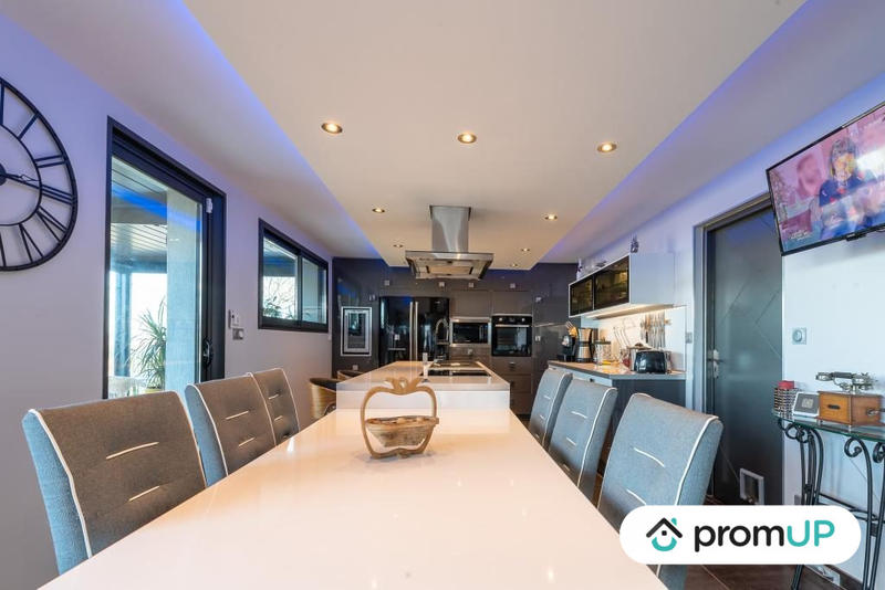 Maison - 260 m² - 7 pièces