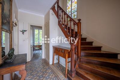 Maison - 210 m² - 9 pièces