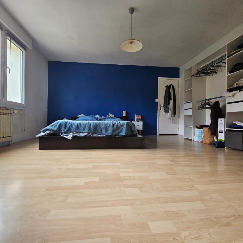 Maison - 240 m² - 8 pièces