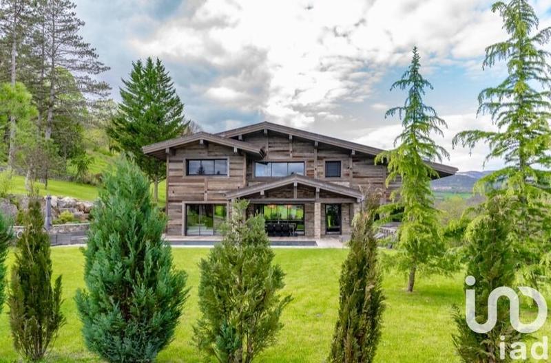 Châlet - 219 m² - 7 pièces