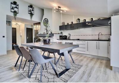 Appartement - 210 m² - 8 pièces