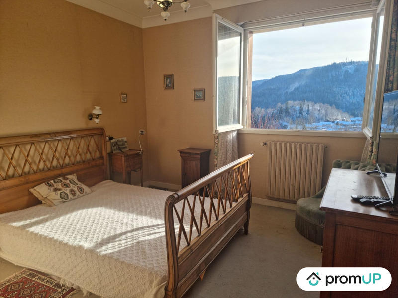 Maison traditionnelle - 223 m² - 12 pièces