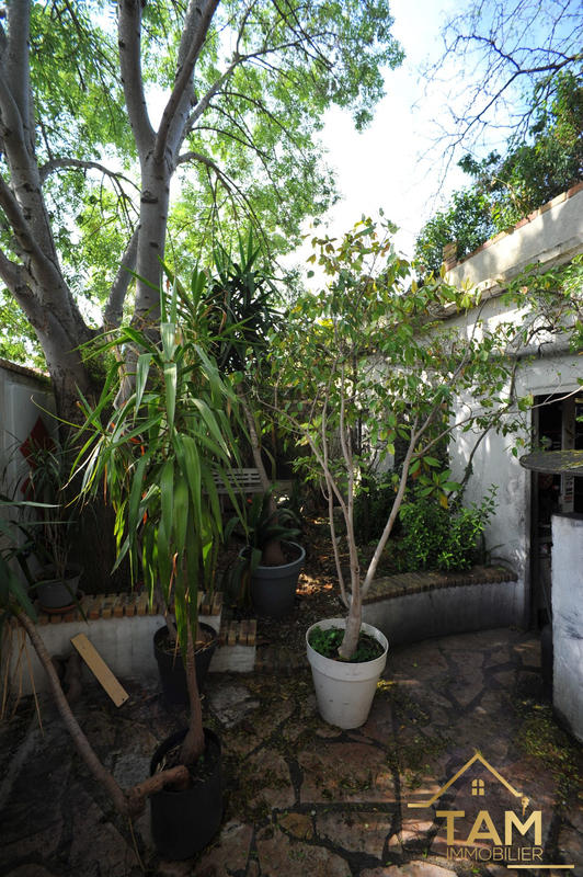 Maison - 335 m² - 10 pièces