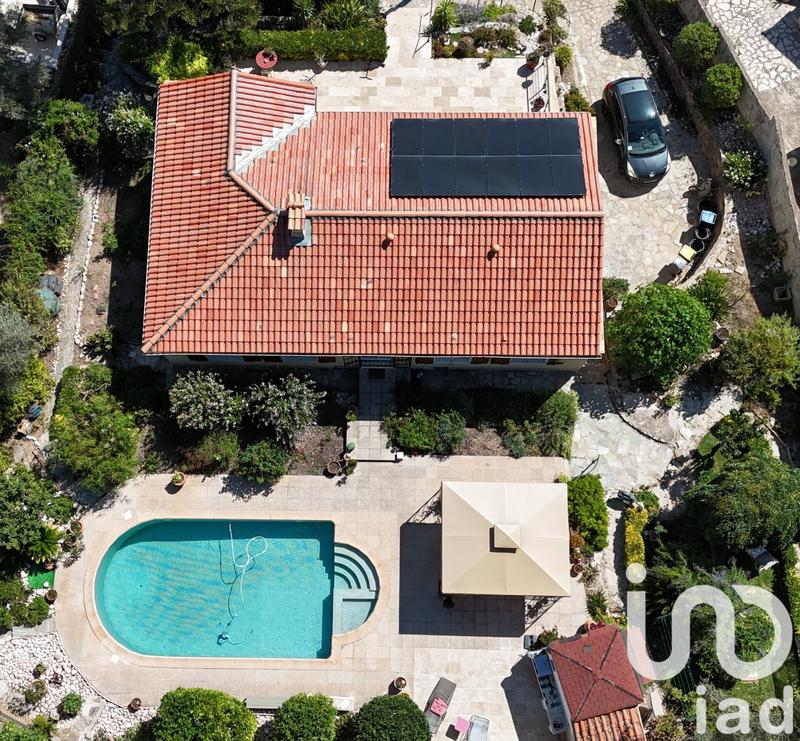 Maison - 177 m² - 7 pièces