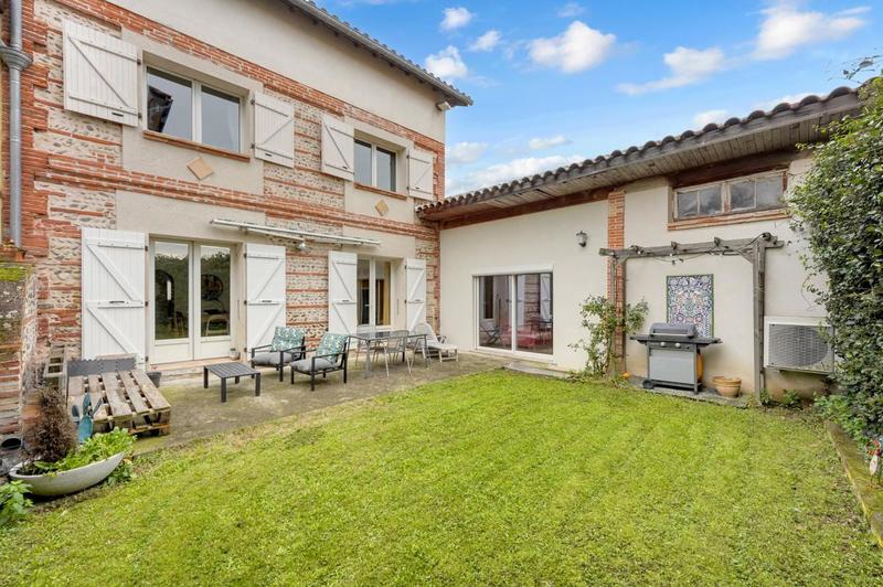 Maison - 240 m² - 6 pièces