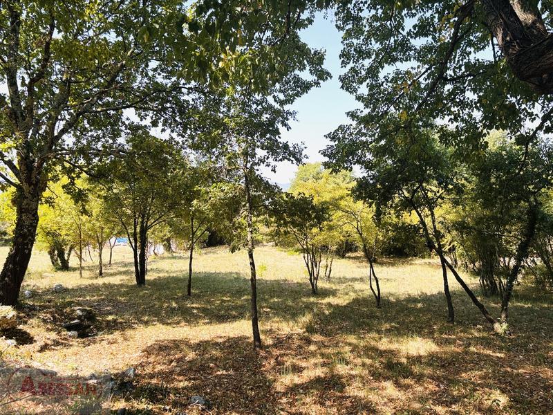 Terrain constructible - 1 370 m²