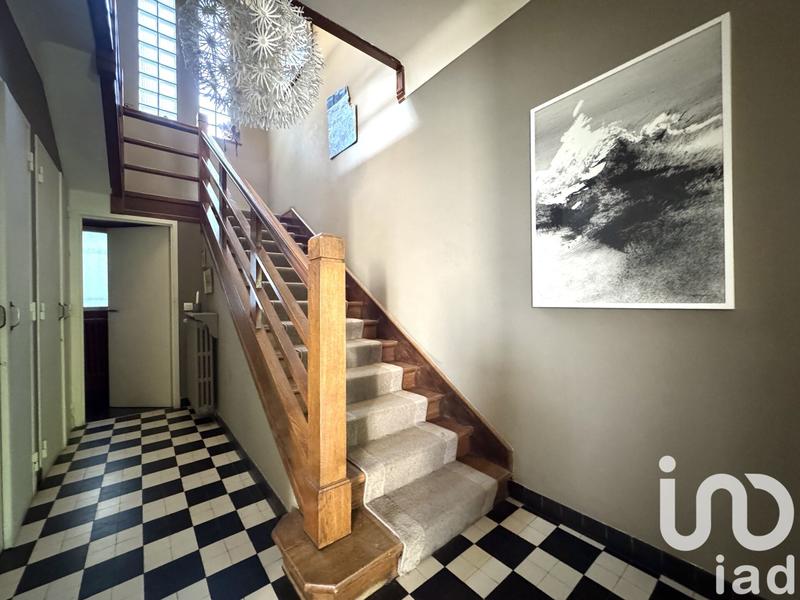 Maison - 238 m² - 8 pièces