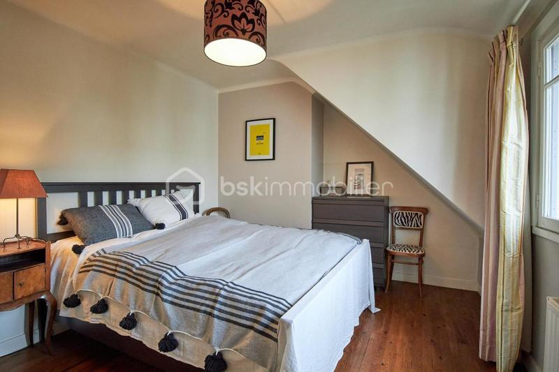 Maison en pierre - 180 m² - 11 pièces