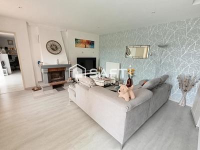 Maison - 220 m² - 8 pièces