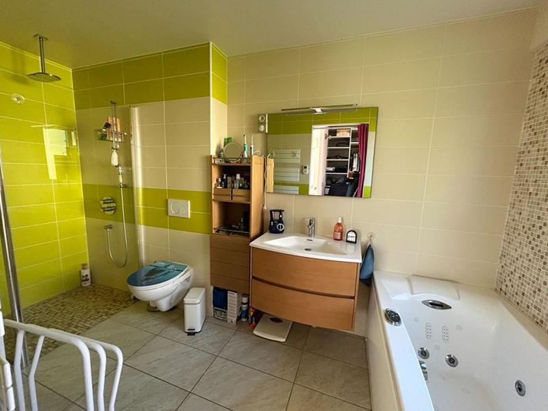 Maison - 180 m² - 7 pièces