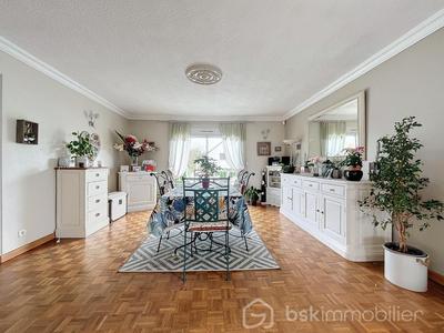 Maison traditionnelle - 138 m² - 6 pièces