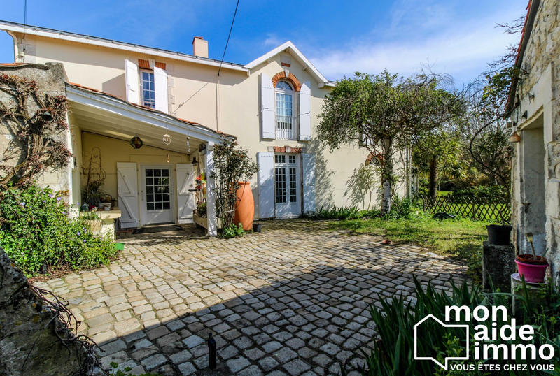 Maison - 311 m² - 7 pièces