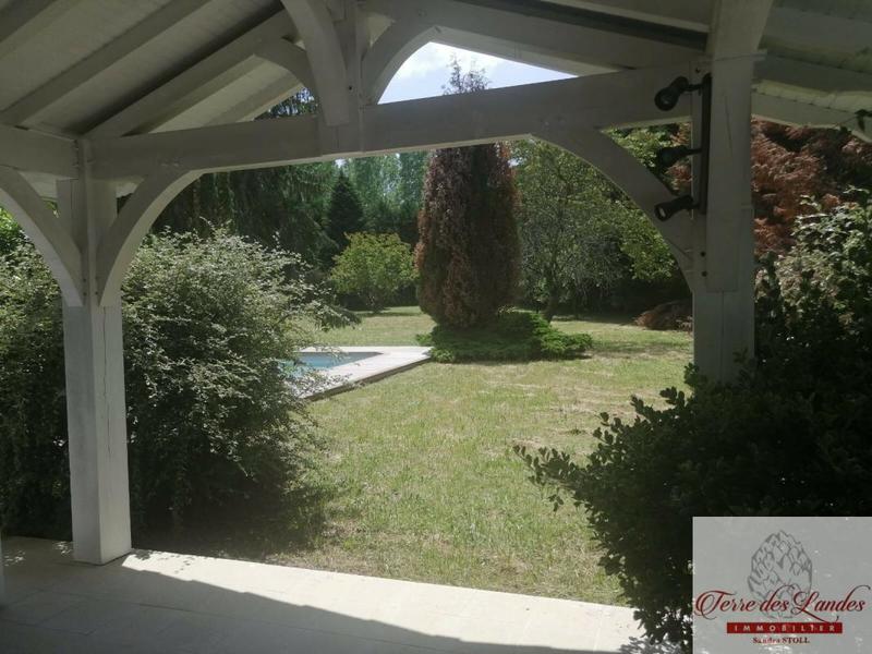 Maison - 180 m² - 8 pièces