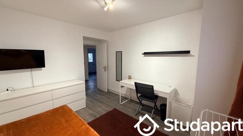 Chambre - 10 m² - 1 pièce