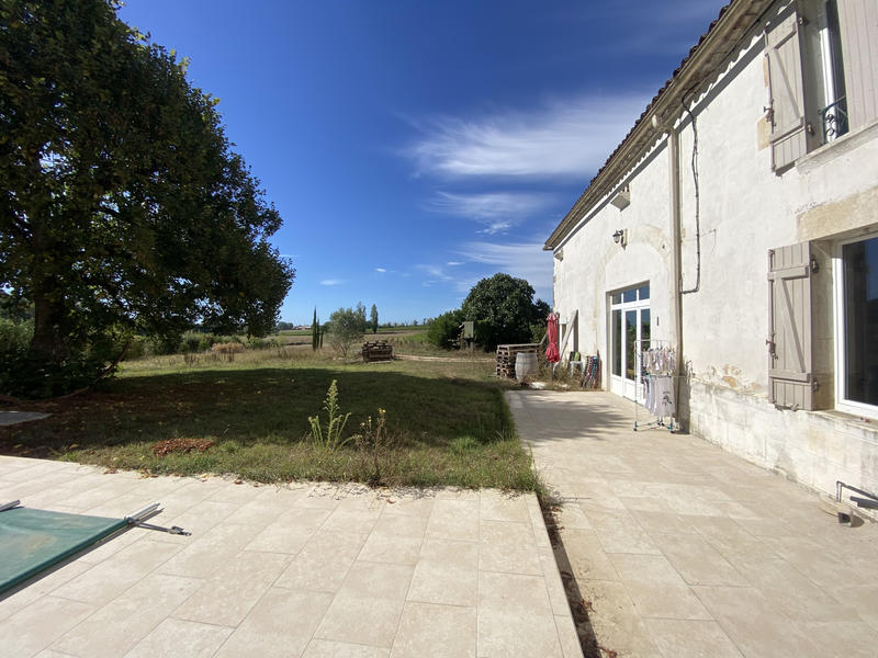 Maison - 241 m² - 6 pièces