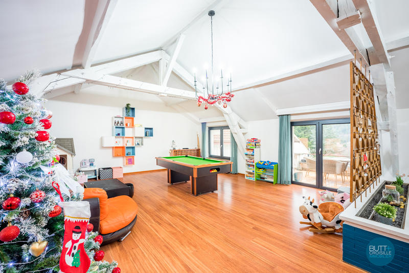 Maison - 390 m² - 11 pièces