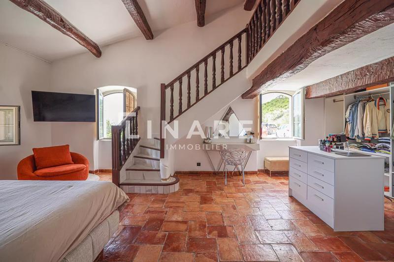 Villa - 300 m² - 9 pièces