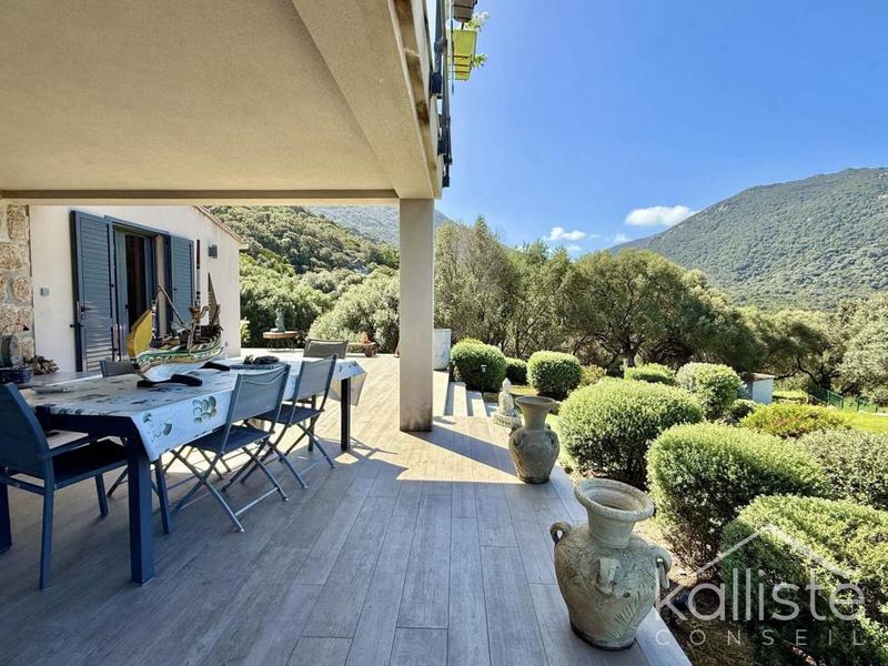 Maison - 194 m² - 7 pièces