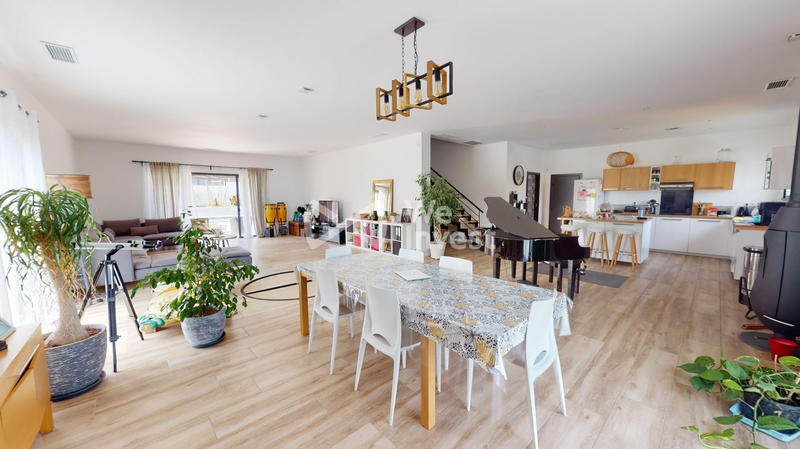 Villa - 235 m² - 6 pièces