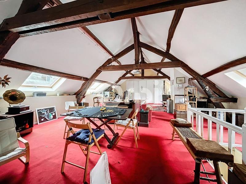 Maison - 327 m² - 6 pièces