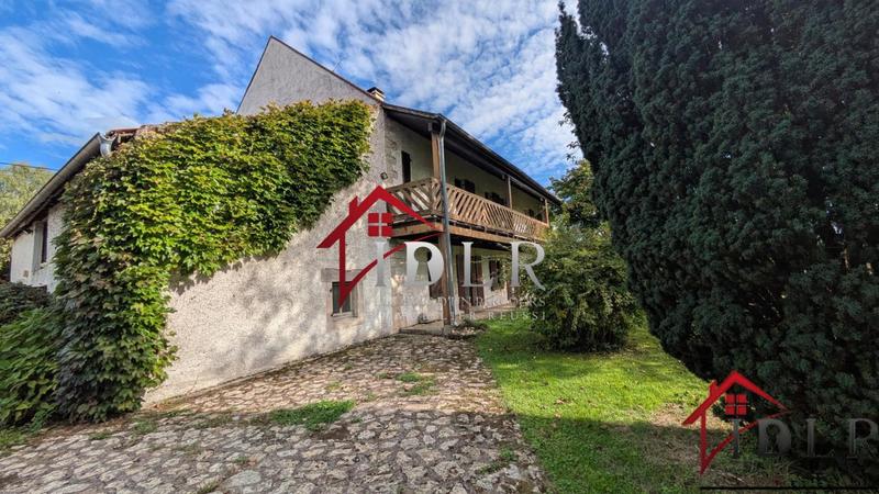 Maison - 270 m² - 9 pièces