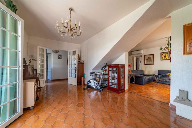 Maison - 250 m² - 9 pièces