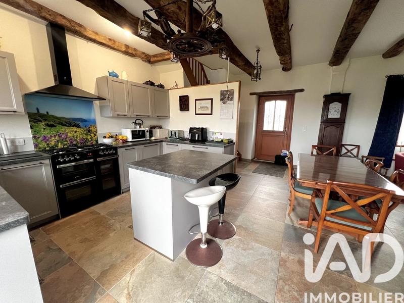 Maison - 217 m² - 8 pièces