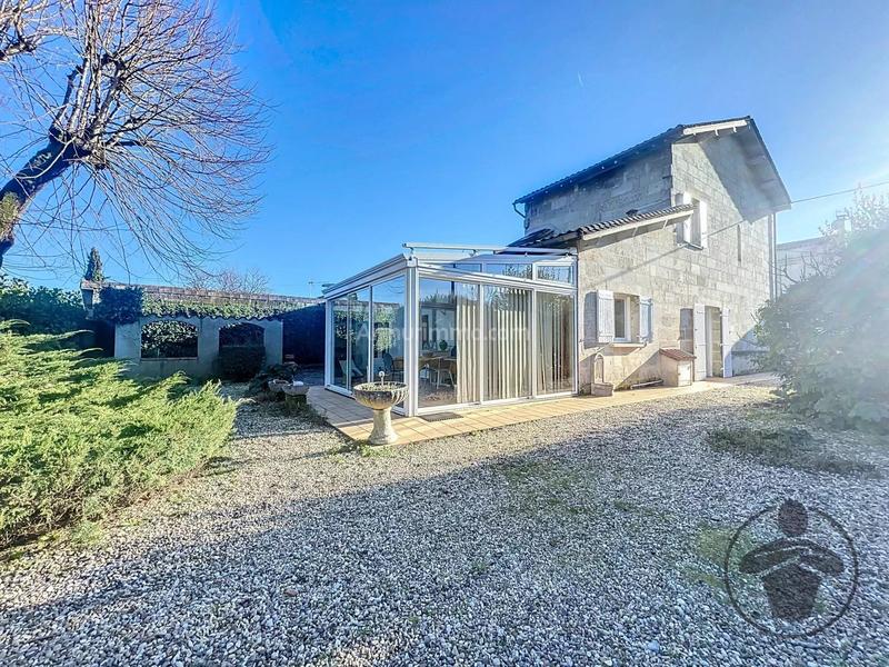 Maison - 252 m² - 9 pièces