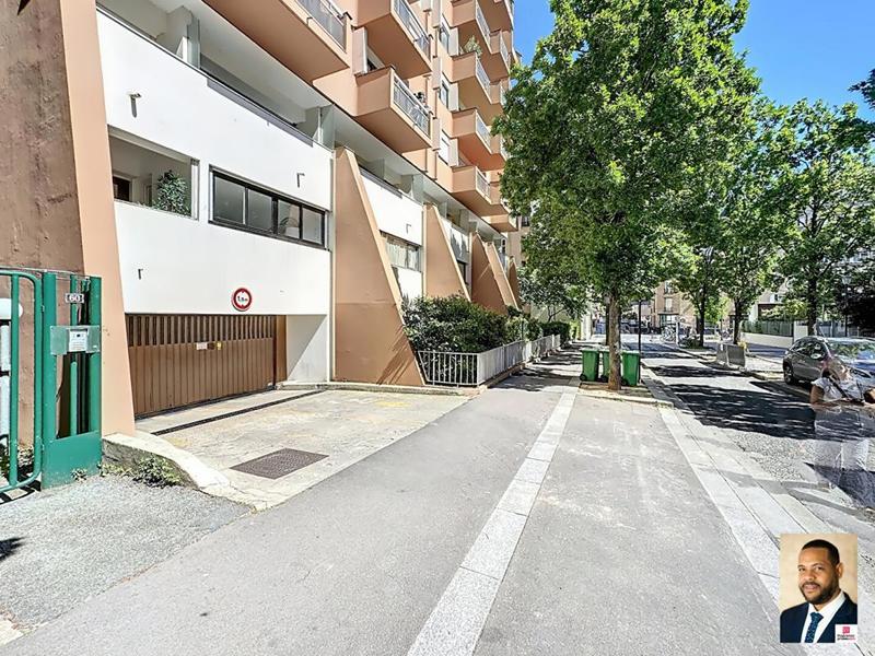 Parking / Garage - 11 m²