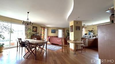 Appartement - 221 m² - 8 pièces