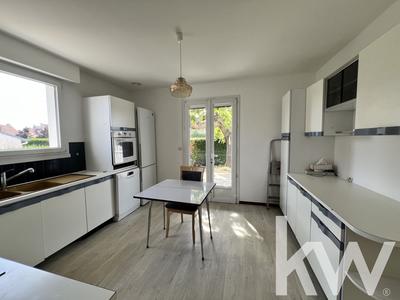 Maison - 240 m² - 8 pièces