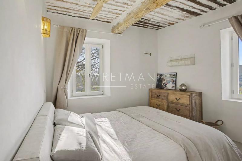 Maison - 240 m² - 8 pièces