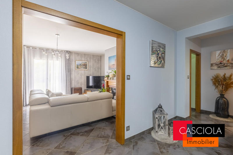 Maison - 212 m² - 9 pièces