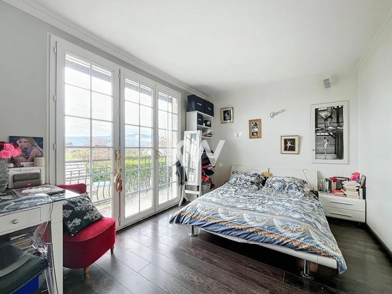 Maison - 200 m² - 7 pièces