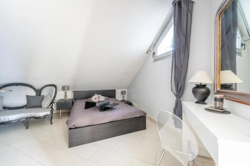 Maison d'architecte - 360 m² - 10 pièces