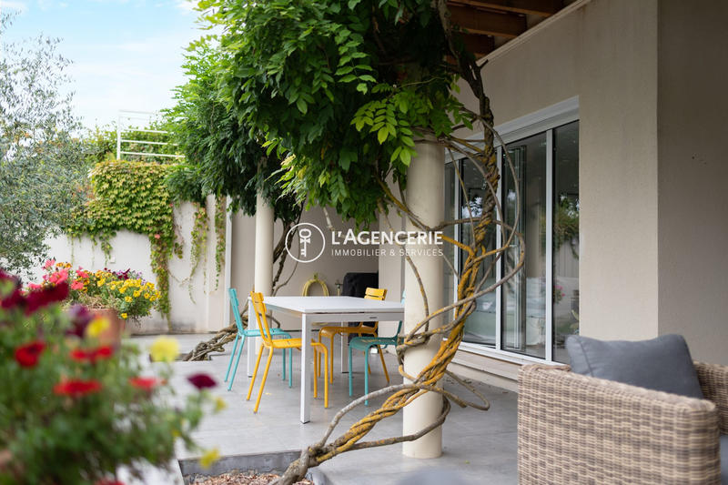 Villa - 300 m² - 9 pièces