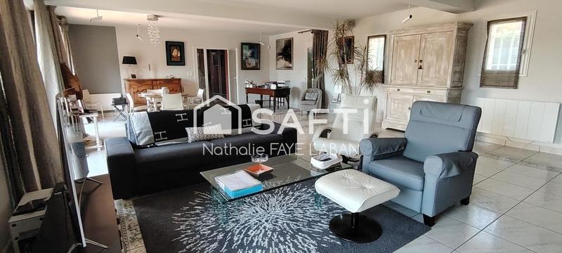 Maison - 250 m² - 8 pièces