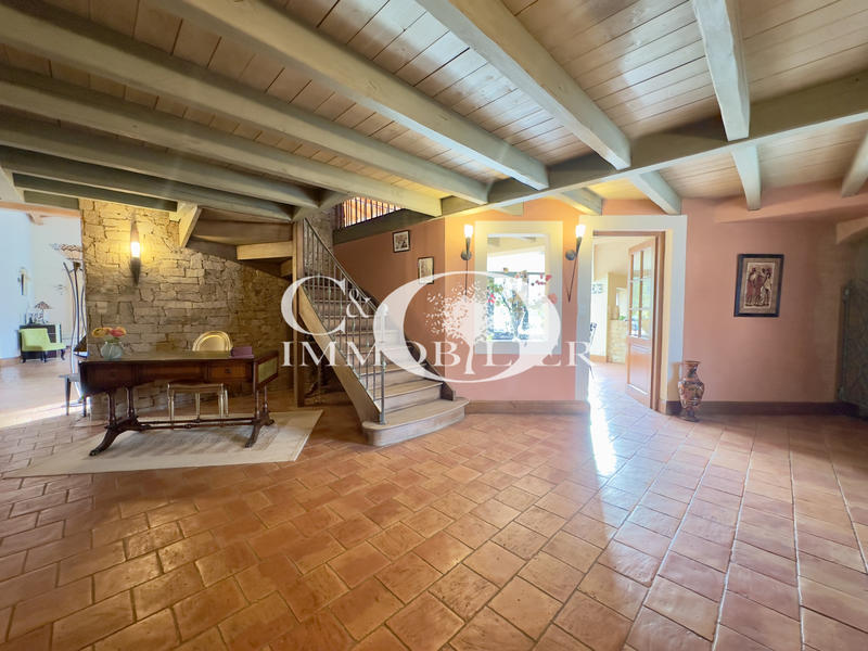 Maison - 235 m² - 7 pièces