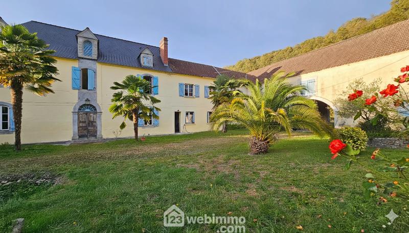 Maison - 324 m² - 10 pièces