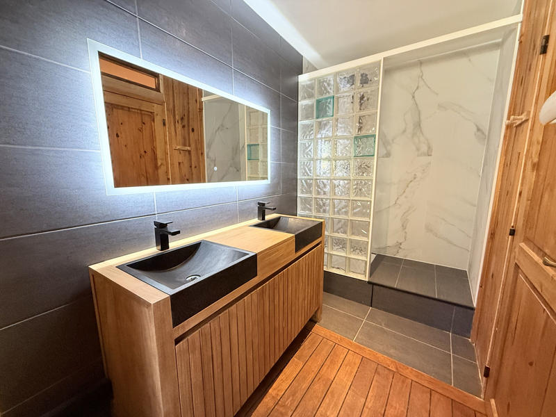 Châlet - 329 m² - 13 pièces