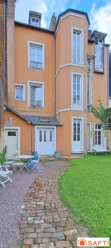 Maison - 269 m² - 8 pièces