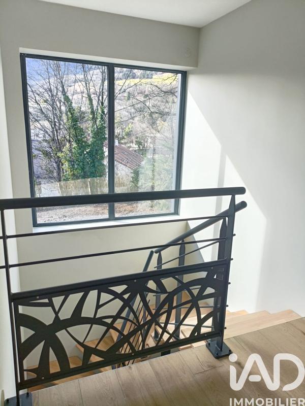 Maison - 248 m² - 8 pièces