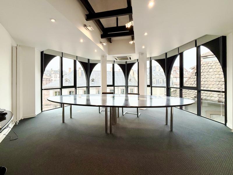 Bureau - 626 m² - 24 pièces