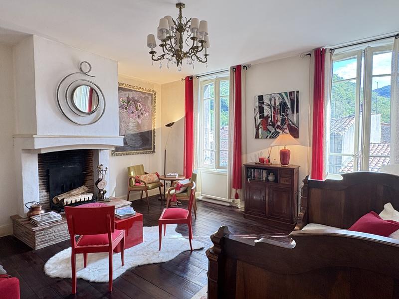 Appartement ancien - 101 m² - 3 pièces