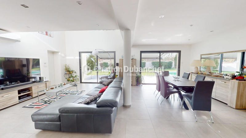 Villa - 200 m² - 8 pièces